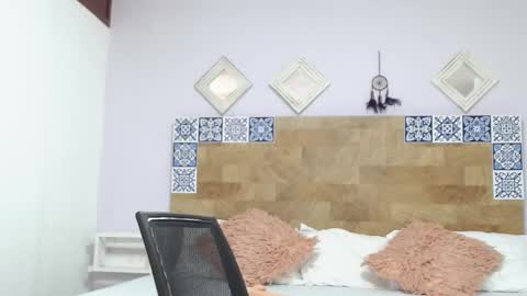 Snapshot of kyliiebaker chatting on 01.19.25 Kylie online show from 01.19.25