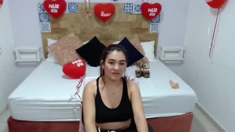 Snapshot of kyliiebaker chatting on 02.23.25 Kylie online show from 02.23.25
