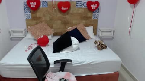 Snapshot of kyliiebaker chatting on 02.23.25 Kylie online show from 02.23.25