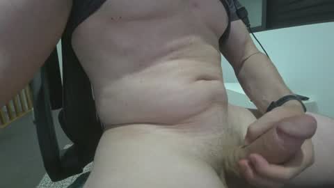 Snapshot of l00tz chatting on 02.02.25 l00tz online show from 02.02.25