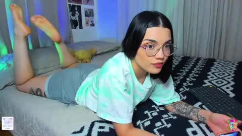 Snapshot of la_briela chatting on 01.04.25 Help me reach 50 likes online show from 01.04.25