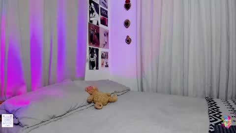 Snapshot of la_briela chatting on 01.09.25 Help me reach 50 likes online show from 01.09.25