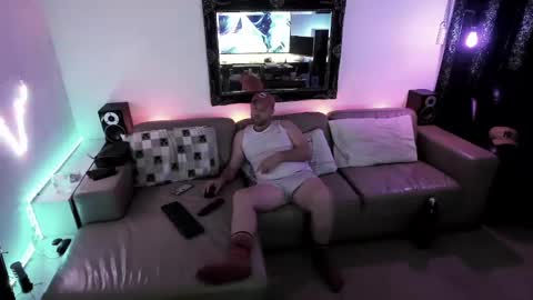 Snapshot of ladshed chatting on 02.14.25 Hectic online show from 02.14.25