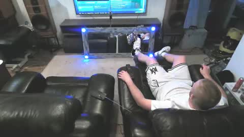 Snapshot of ladshed chatting on 10.14.25 Hectic online show from 10.14.25