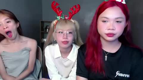 Snapshot of lady_galacticax chatting on 12.27.24 online show from 12.27.24