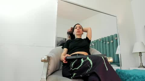 Snapshot of lady_godss chatting on 01.12.25 Lady godss online show from 01.12.25