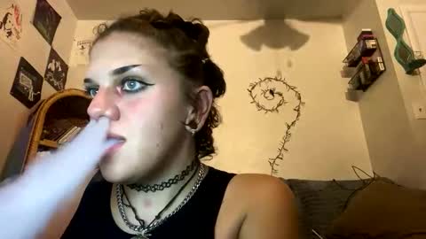 Snapshot of ladybug666999 chatting on 11.13.25 ladybug666999 online show from 11.13.25