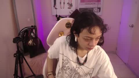 Ladywawy  online show from 10.19.25