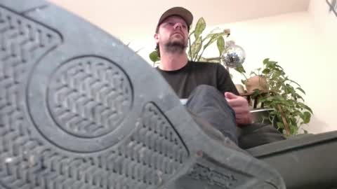 Snapshot of laidback_and_chill chatting on 01.01.25 Rick online show from 01.01.25