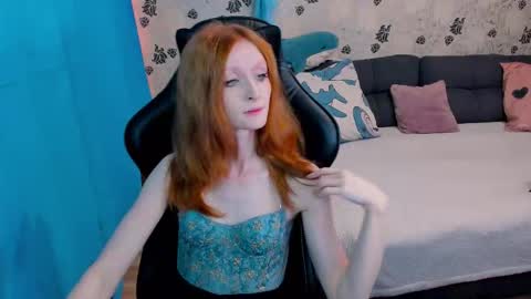 Snapshot of laksmrrr chatting on 10.11.25 Lu Alex online show from 10.11.25