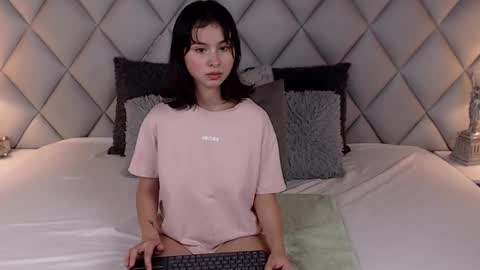 Snapshot of lalycastro chatting on 01.18.25 Laly Castro online show from 01.18.25