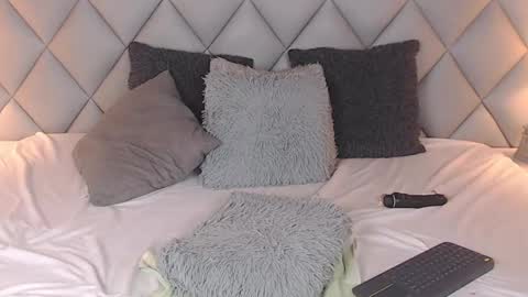 Snapshot of lalycastro chatting on 01.29.25 Laly Castro online show from 01.29.25