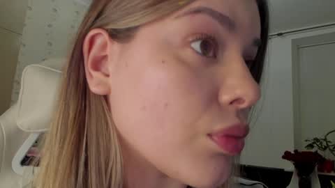 Snapshot of lana_rosy chatting on 01.25.25 Alana online show from 01.25.25