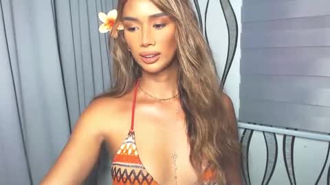 Snapshot of lanadel_hilton chatting on 02.07.25 Lana online show from 02.07.25