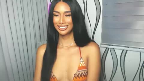 Snapshot of lanadel_hilton chatting on 02.11.25 Lana online show from 02.11.25