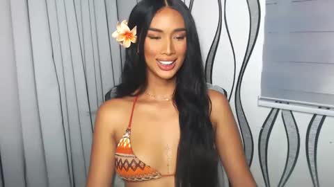 Snapshot of lanadel_hilton chatting on 02.12.25 Lana online show from 02.12.25