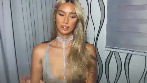 Snapshot of lanadel_hilton chatting on 02.16.25 Lana online show from 02.16.25