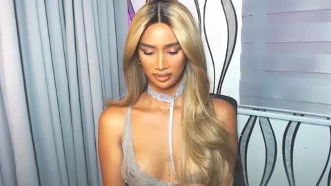 Snapshot of lanadel_hilton chatting on 02.18.25 Lana online show from 02.18.25