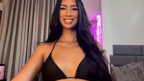 Snapshot of lanadel_hilton chatting on 03.12.25 Lana online show from 03.12.25