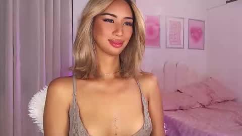 Snapshot of lanadel_hilton chatting on 09.12.25 Lana online show from 09.12.25