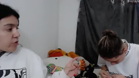 Snapshot of lannie_gonzales chatting on 01.12.25 LANNIE online show from 01.12.25