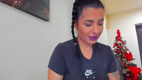 Snapshot of lara_squirtx chatting on 12.06.24 Lara online show from 12.06.24