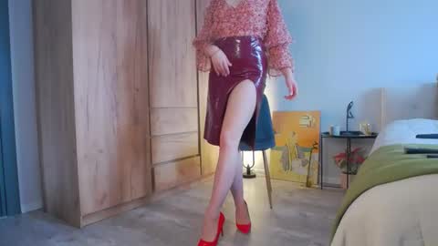 Snapshot of larakanes chatting on 02.05.25 LaraKanes online show from 02.05.25