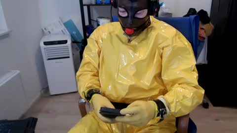 Snapshot of latexslaafboy2 chatting on 12.09.24 latexslaafboy online show from 12.09.24