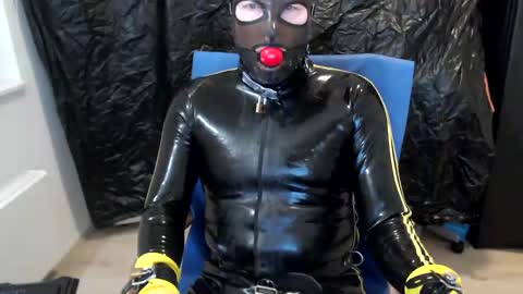 Snapshot of latexslaafboy2 chatting on 12.10.24 latexslaafboy online show from 12.10.24