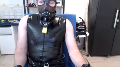 Snapshot of latexslaafboy2 chatting on 01.02.25 latexslaafboy online show from 01.02.25