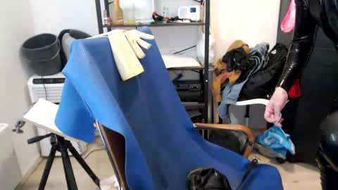 Snapshot of latexslaafboy2 chatting on 01.13.25 latexslaafboy online show from 01.13.25