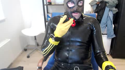 Snapshot of latexslaafboy2 chatting on 02.06.25 latexslaafboy online show from 02.06.25