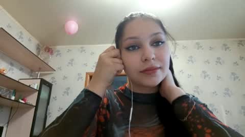 Snapshot of laticialoughry chatting on 10.30.25 Amelia online show from 10.30.25