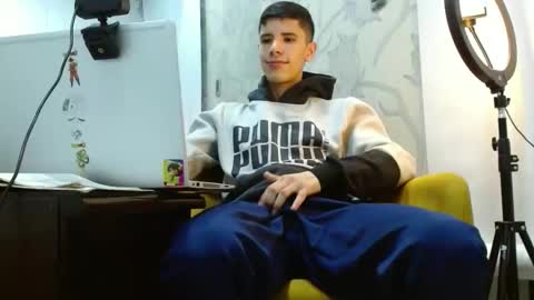 Snapshot of latinoproduction chatting on 10.27.25 latinoproduction online show from 10.27.25