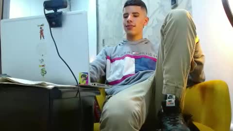 Snapshot of latinoproduction chatting on 11.01.25 latinoproduction online show from 11.01.25