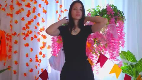 Snapshot of laura_halle chatting on 11.08.25 laura online show from 11.08.25