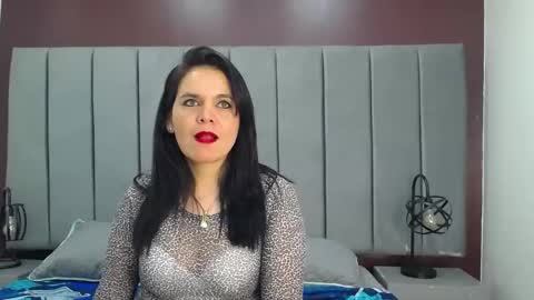 Snapshot of laura_hotties chatting on 02.25.25 laura hotties online show from 02.25.25