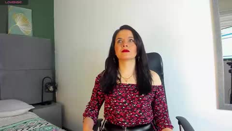 Snapshot of laura_hotties chatting on 03.06.25 laura hotties online show from 03.06.25