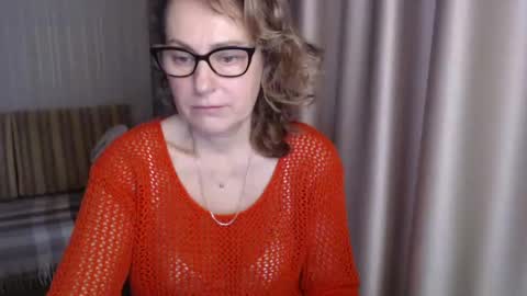 Lauraoven1 online show from 01.19.25