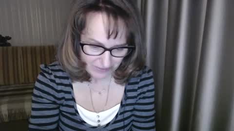 Lauraoven1 online show from 02.19.25