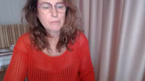 Lauraoven1 online show from 10.13.25