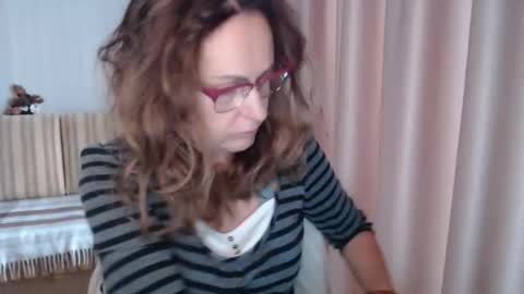 Lauraoven1 online show from 10.21.25