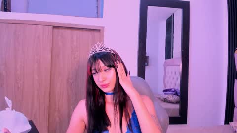 Laurem online show from 10.18.25