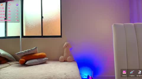 Snapshot of lauren_gil_ chatting on 12.15.24 1 online show from 12.15.24