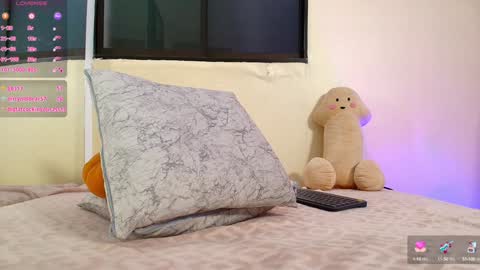 Snapshot of lauren_gil_ chatting on 12.16.24 1 online show from 12.16.24