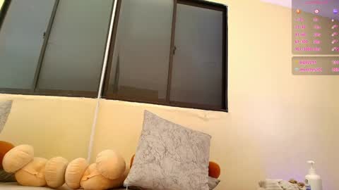 Snapshot of lauren_gil_ chatting on 12.23.24 1 online show from 12.23.24