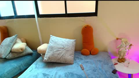 Snapshot of lauren_gil_ chatting on 12.28.24 1 online show from 12.28.24