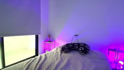 Snapshot of lauren_gil_ chatting on 10.24.25 1 online show from 10.24.25