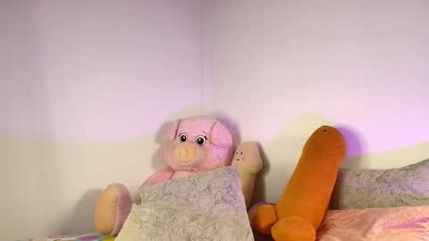 Snapshot of lauren_gil_ chatting on 10.31.25 1 online show from 10.31.25