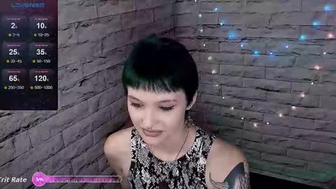 Snapshot of lauren_raquel chatting on 10.20.25 Eva online show from 10.20.25